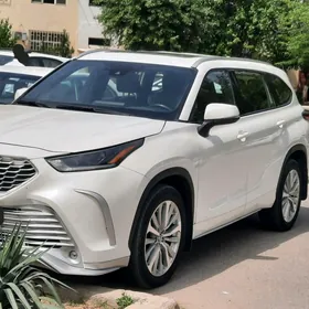 Toyota Highlander 2021