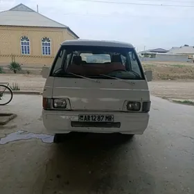 Nissan Navara 1995