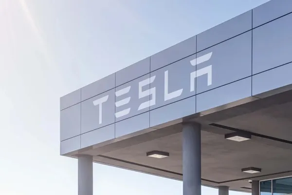 Tesla открыла крупнейший зарядный хаб в мире на заводе под Берлином
