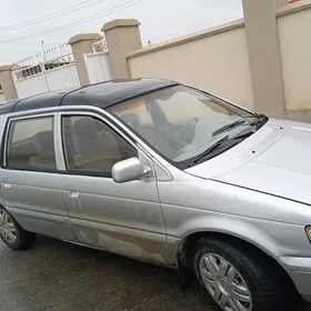 Mitsubishi Chariot 1994