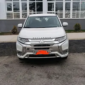 Mitsubishi Outlander 2023