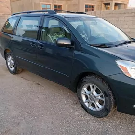 Toyota Sienna 2004