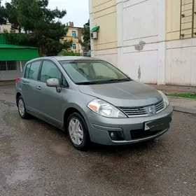 Nissan Versa 2012