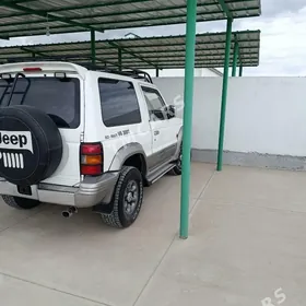 Mitsubishi Pajero 1993