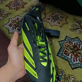 Adidas Predator busy