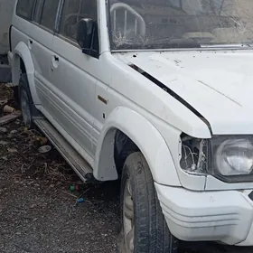 Mitsubishi Pajero 1992