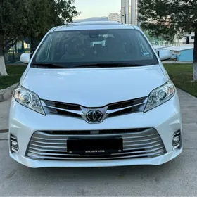 Toyota Sienna 2019