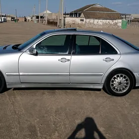 Mercedes-Benz E320 2001