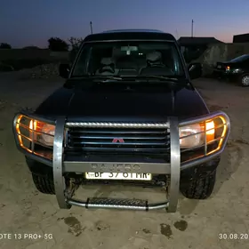 Mitsubishi Pajero 1993