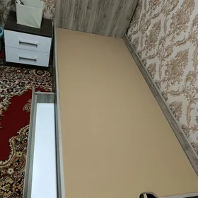 кровать