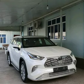 Toyota Highlander 2021