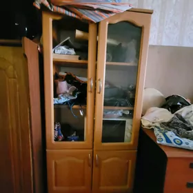 Книжный шкаф