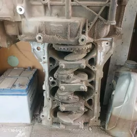 Блок поршень Nissan Versa 1,8