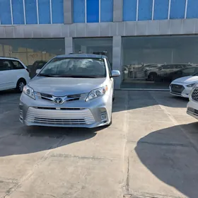 Toyota Sienna 2020