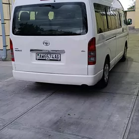 Toyota Hiace 2011