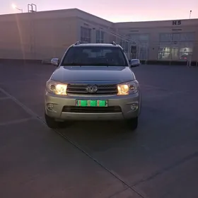 Toyota Fortuner 2010
