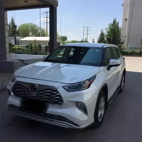 Toyota Highlander 2021