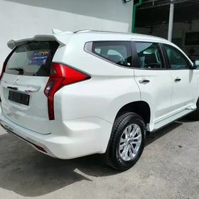 Mitsubishi Montero Sport 2023