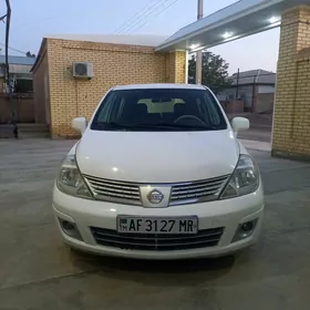 Nissan Versa 2011