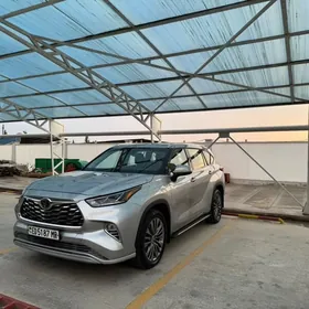 Toyota Highlander 2021