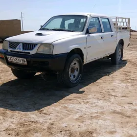Mitsubishi L200 2004
