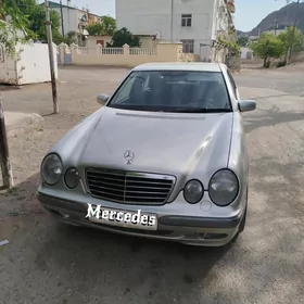 Mercedes-Benz E320 2000