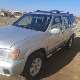 Nissan Pathfinder 2000