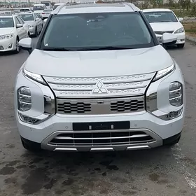Mitsubishi Outlander 2023