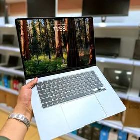MacBook Air 15" / M2 / 8GB RAM