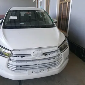 Toyota Innova 2022