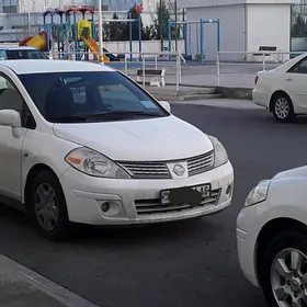 Nissan Versa 2012
