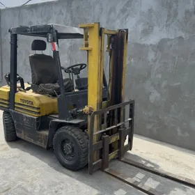 Kara Forklift 2000