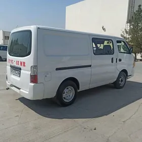 Nissan Urvan 2010