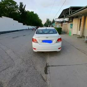 Hyundai Accent 2013