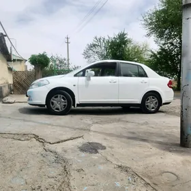 Nissan Tiida 2006