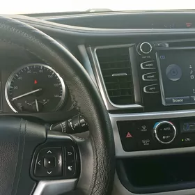 Toyota Highlander 2016