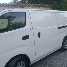 Nissan Urvan 2022