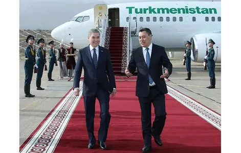 Gurbanguly Berdimuhamedow Gyrgyzystanda “Ruh-Ordo” medeniýet merkezine baryp gördi