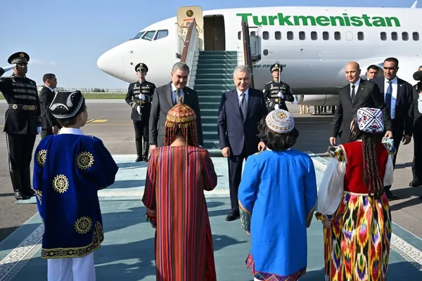 Gurbanguly Berdimuhamedow sapar bilen Özbegistana bardy