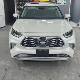Toyota Highlander 2021