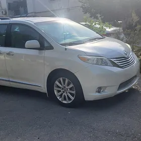 Toyota Sienna 2011