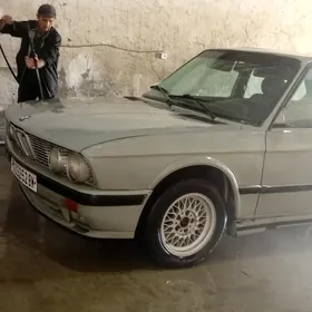 BMW 525 1987