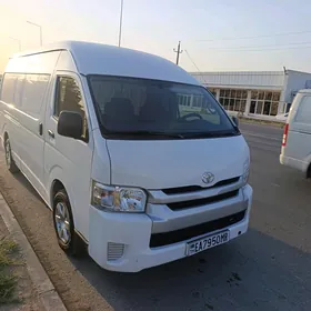 Toyota Hiace 2021