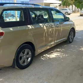 Toyota Sienna 2010
