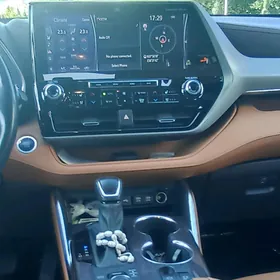 Toyota Highlander 2021