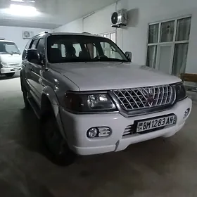 Mitsubishi Montero 2000