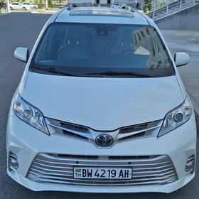 Toyota Sienna 2019