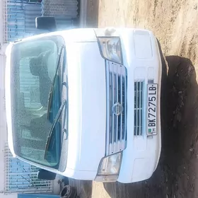 Nissan Urvan 2001