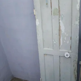 деревней дверь