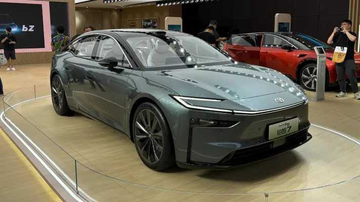 На Шанхайском автосалоне дебютировал седан Toyota bZ7 с HarmonyOSn